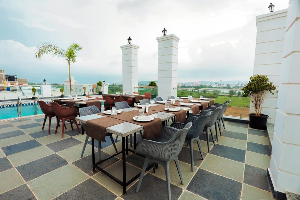 Restaurant/places to eat, Balcony/Terrace