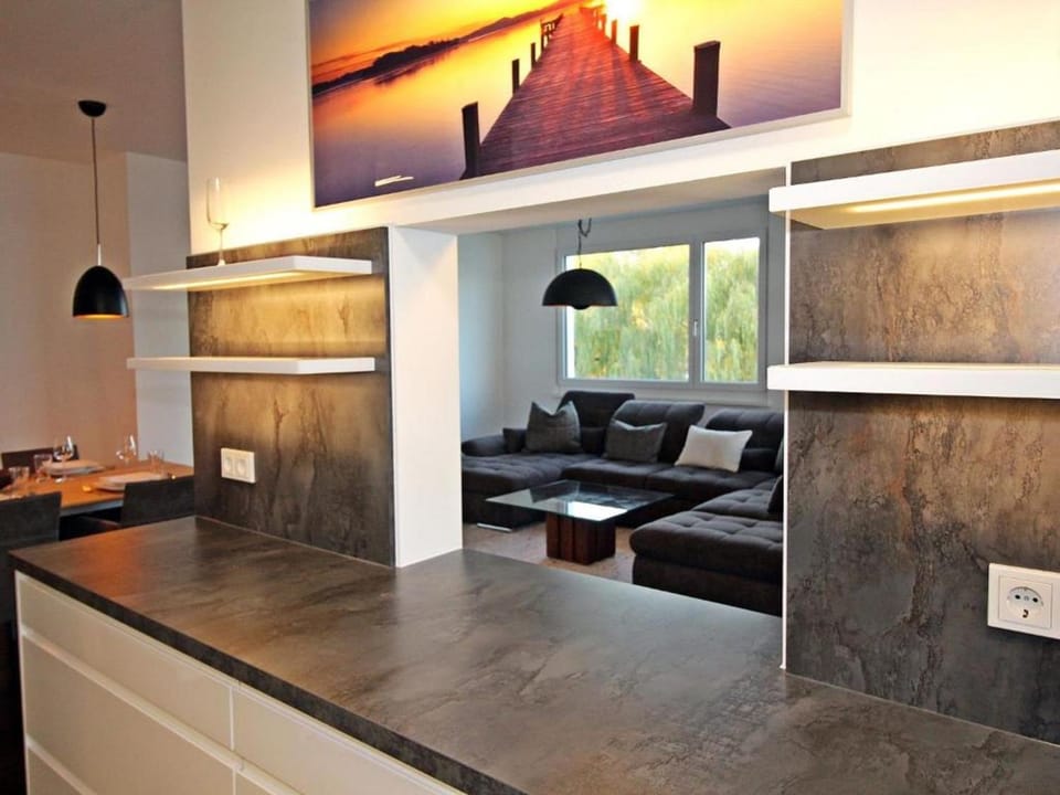 Kitchen or kitchenette, Photo of the whole room, Seating area