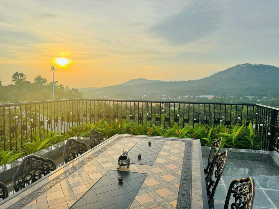 Venus Flamigo Resort- Amazing, Đại Lải Villa in Laos