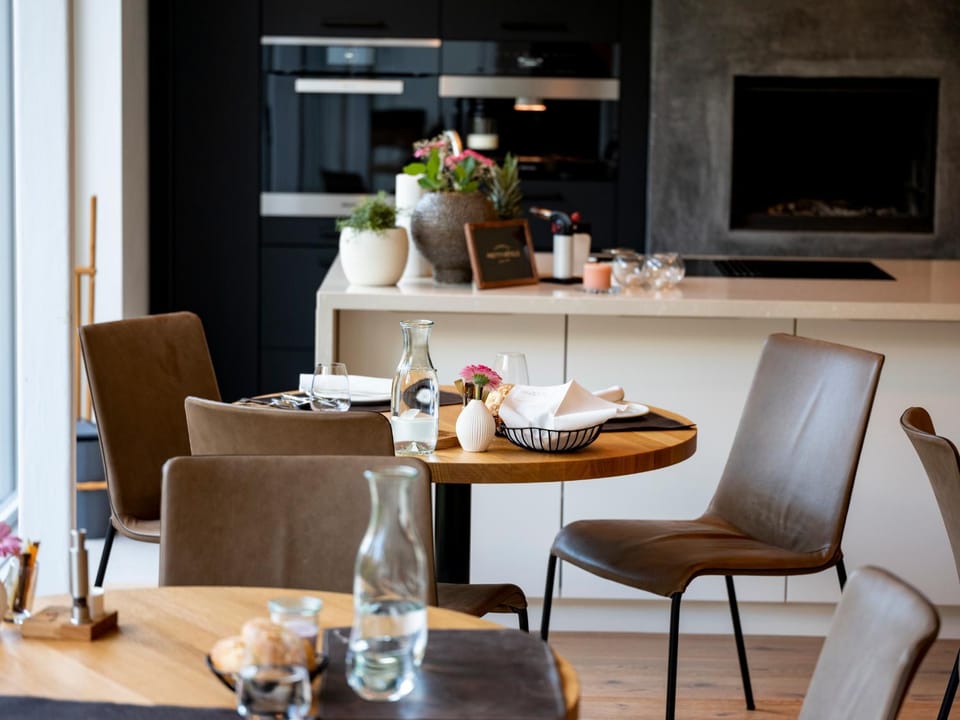 Seating area, Dining area