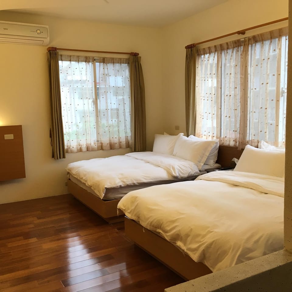Photo of the whole room, Bedroom