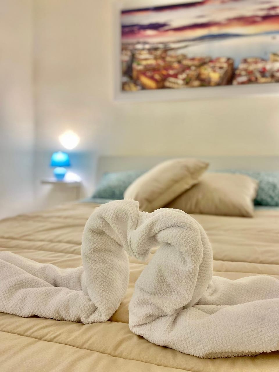 Bed, Bedroom, towels