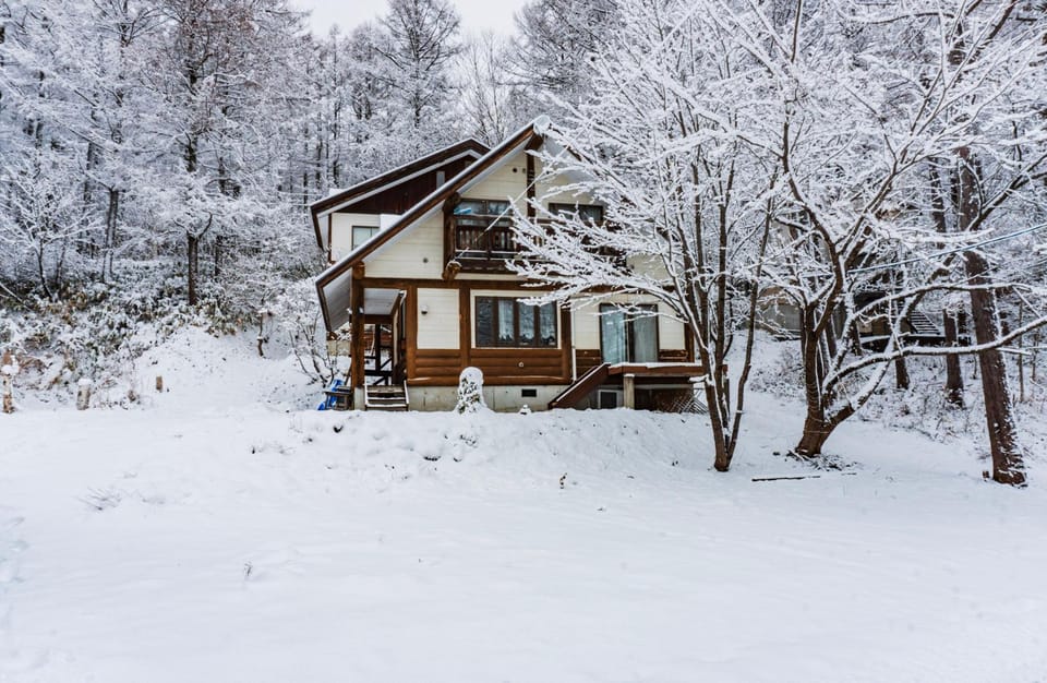 Property building, Winter, Parking