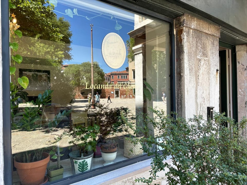 Facade/entrance, City view