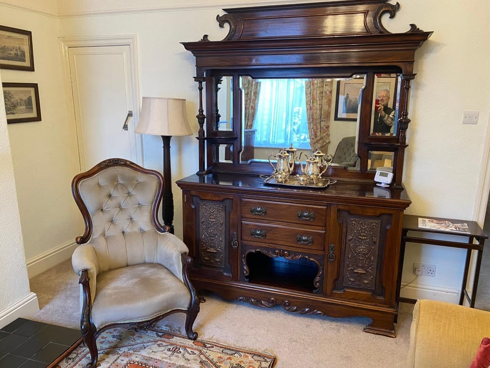 Communal lounge/ TV room