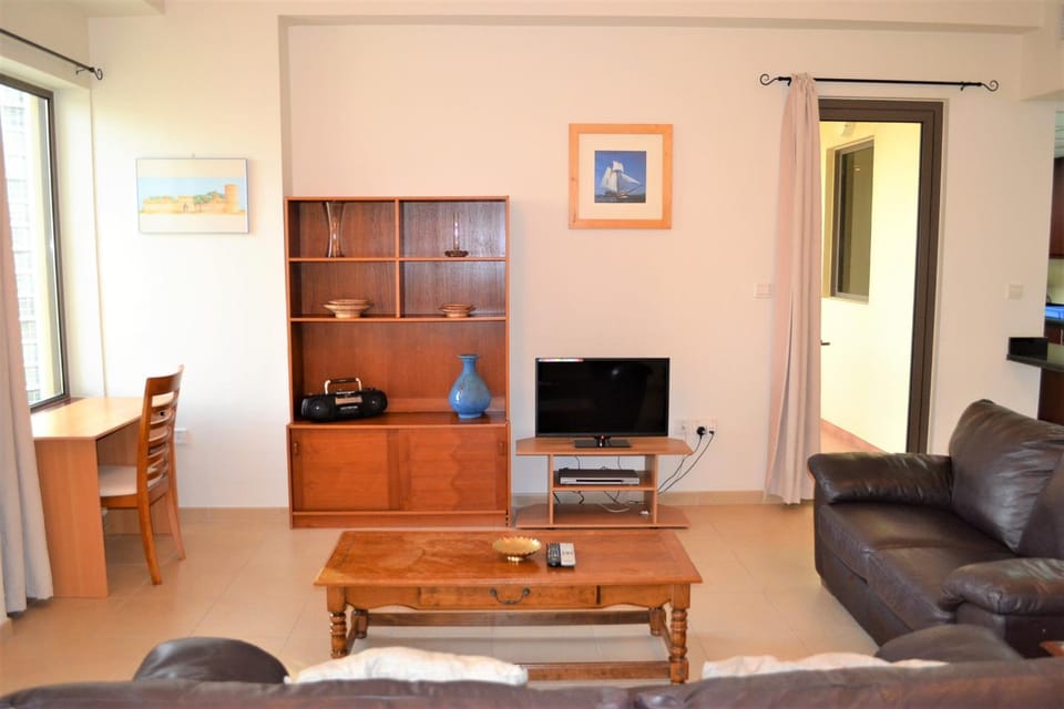 Nightclub / DJ, Living room, Lounge or bar, Seating area, Dining area