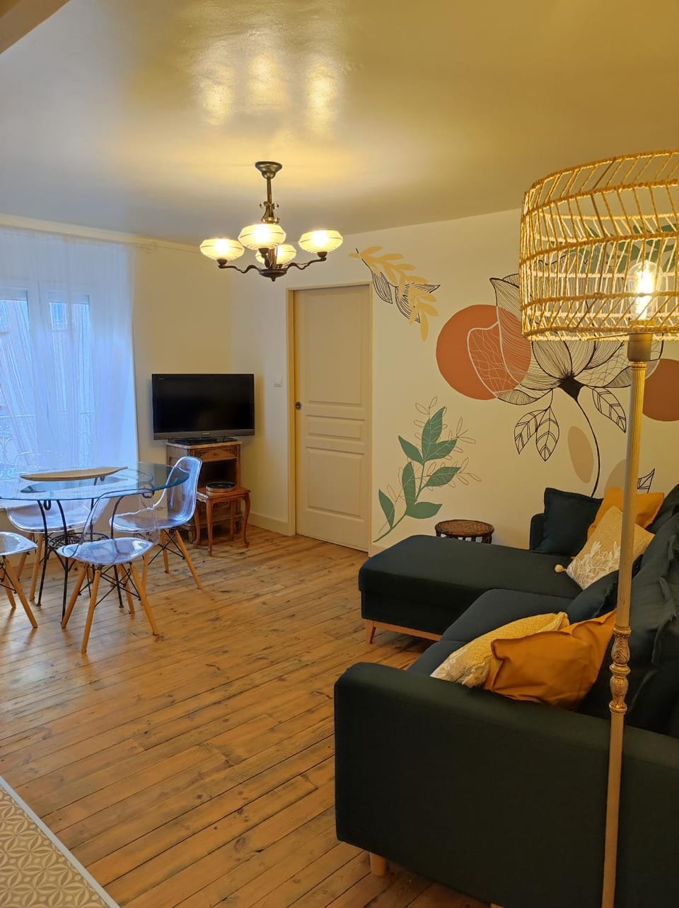 Living room, Dining area