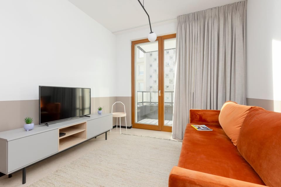 TV and multimedia, Living room, Seating area, Evening entertainment