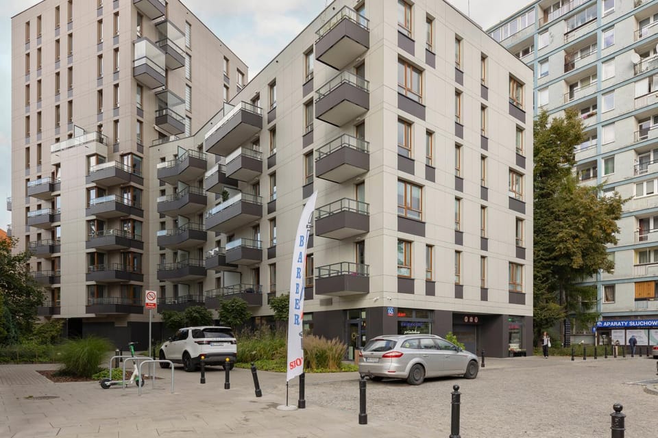 Property building, Day, Neighbourhood, Street view, Location