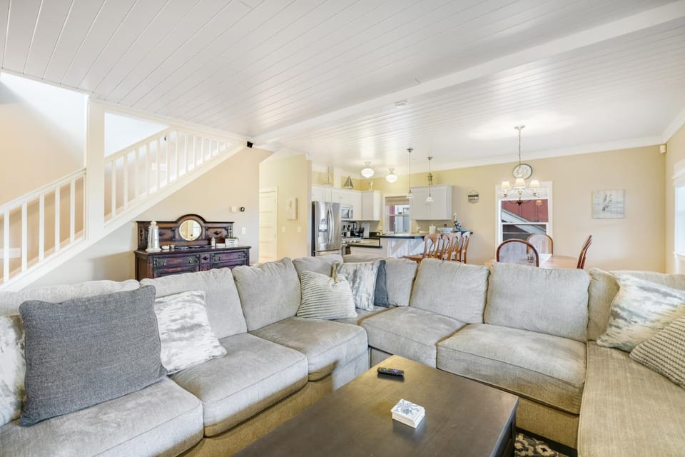 Blue Anchors House in Roads End