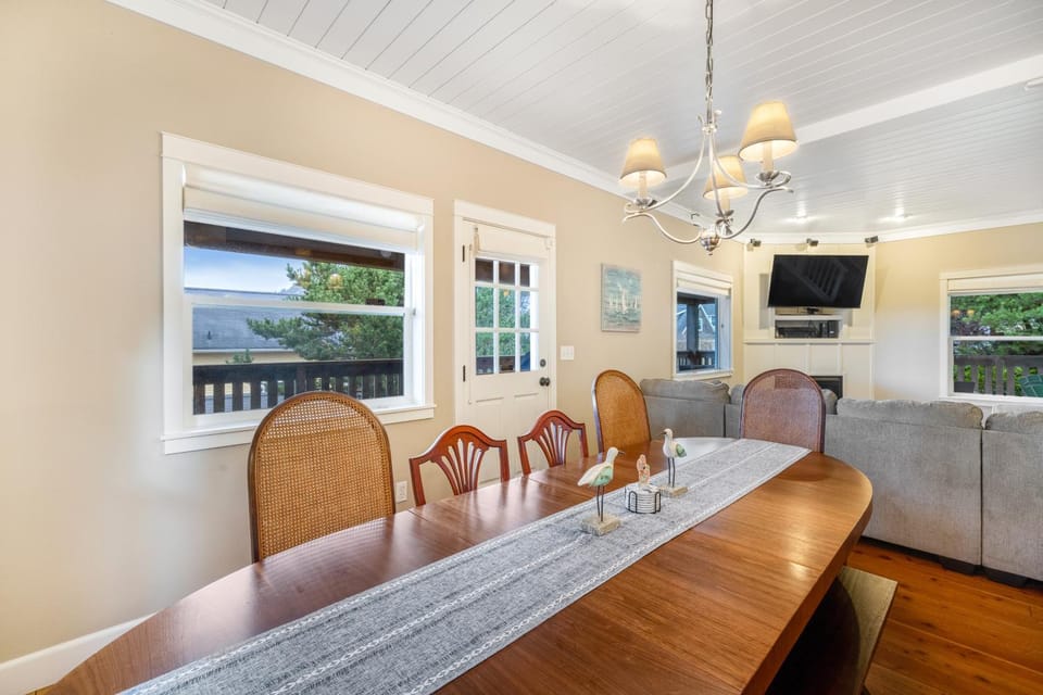 Blue Anchors House in Roads End