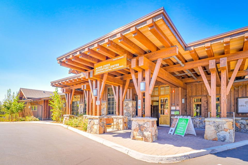 Little Pinecone Retreat House in Truckee