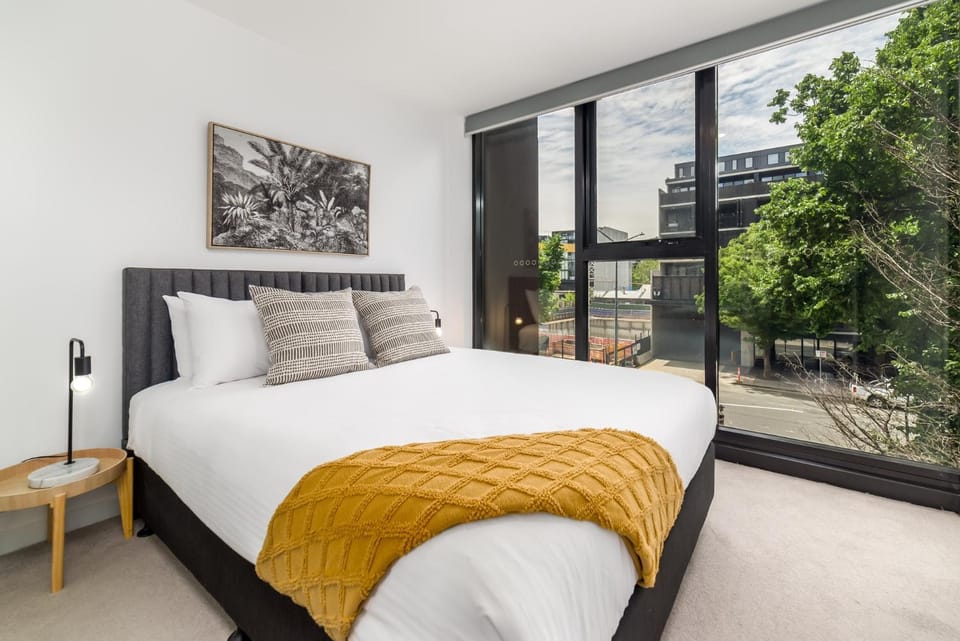 Chic 3-Bed in Central with Pool, Sauna and Gym Apartment in Canberra