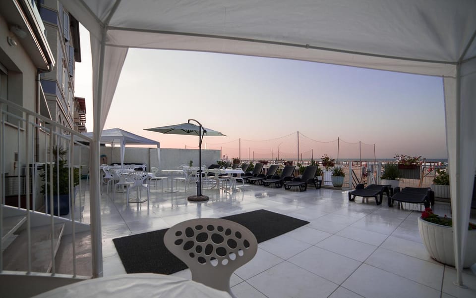 Restaurant/places to eat, Sunset