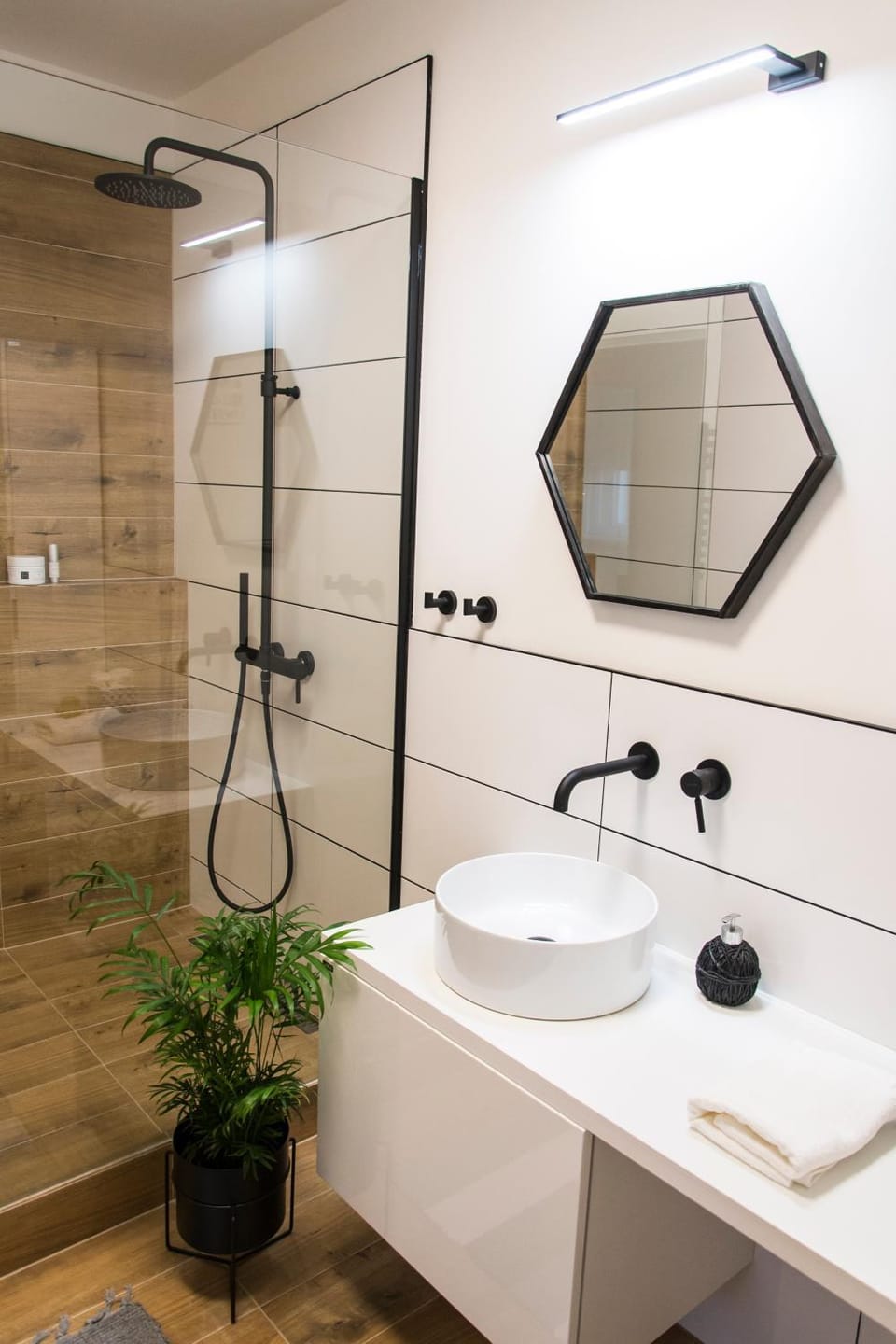 Shower, Bathroom, towels