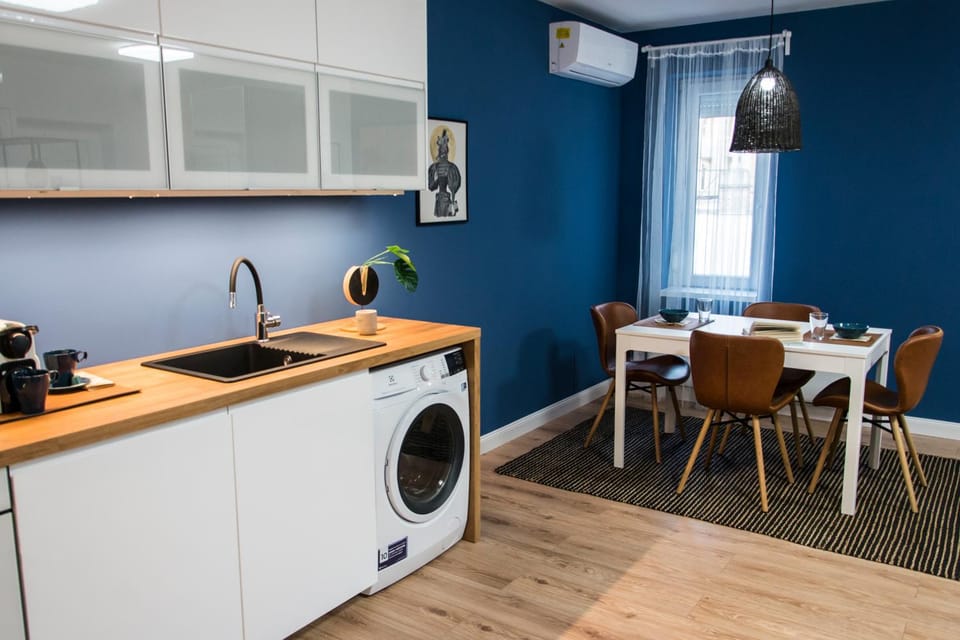 Kitchen or kitchenette, Dining area, pet friendly, washing machine, dryer
