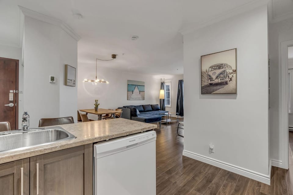 Kitchen or kitchenette, dishwasher