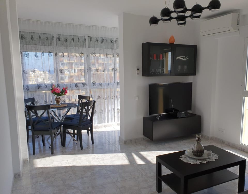 TV and multimedia, Living room, Seating area, Dining area, air conditioner