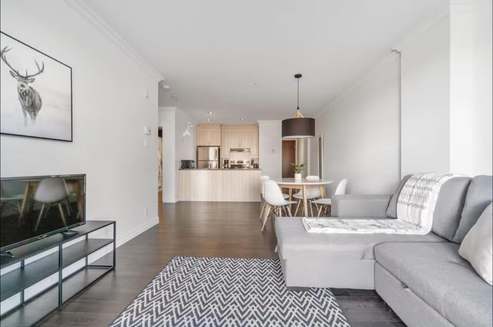 Kitchen or kitchenette, Living room, Dining area