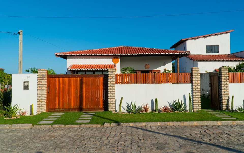 Property building, Facade/entrance, Day