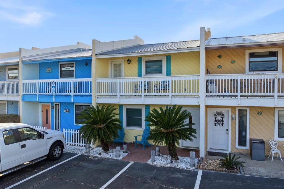 ‘The Sage’ PCB Family Getaway - Walk to Beach! House in Lower Grand Lagoon