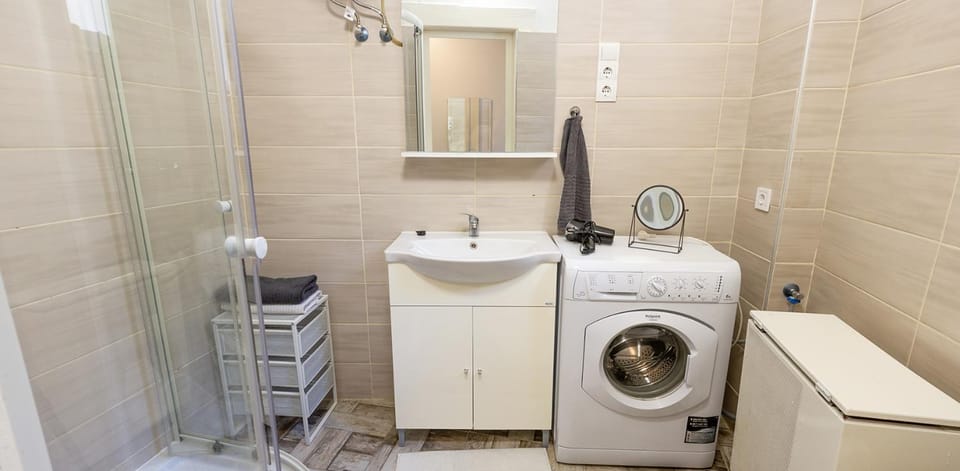 Bathroom, washing machine