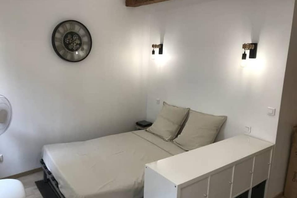 Quiet Studio For 2 Near Palais Des Papes Apartment in Avignon