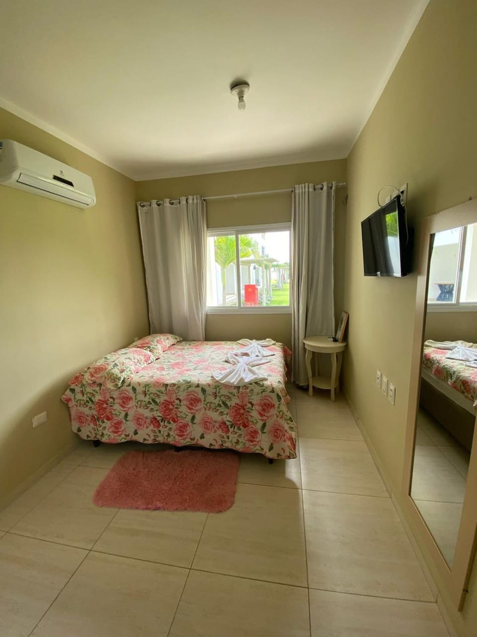 Bed, Bedroom, air conditioner