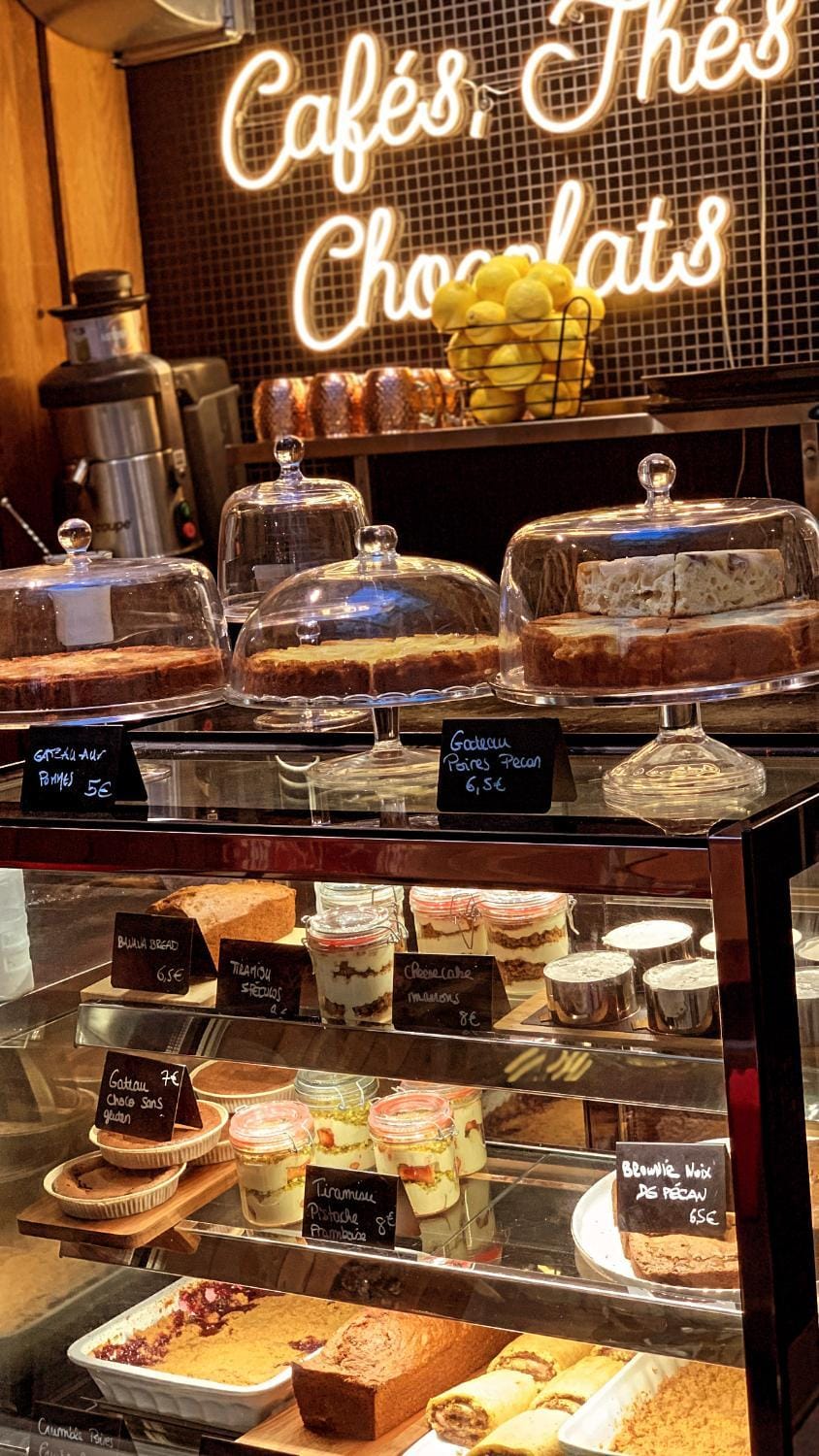 Restaurant/places to eat, Living room