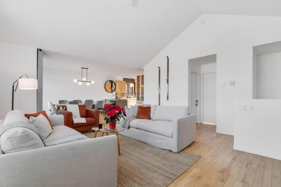 Living room, Photo of the whole room, Seating area, Dining area