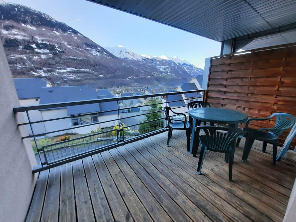 Balcony/Terrace, Mountain view