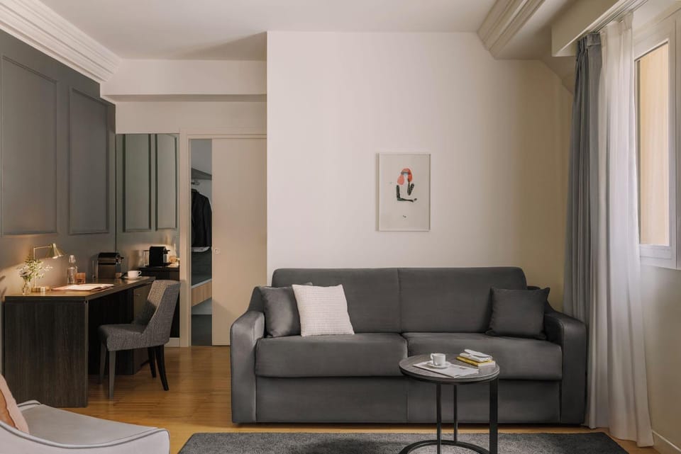 Living room, Seating area