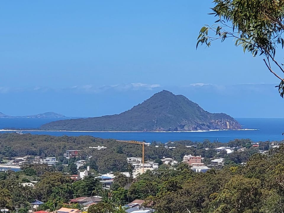 Grandview - Luxurious Entertainer with Spectacular Views House in Corlette