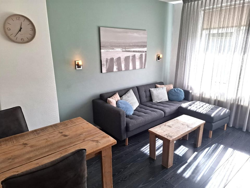 Living room, Seating area, Dining area, Food