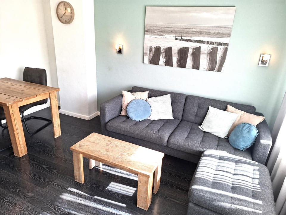 Living room, Seating area, Dining area, Food