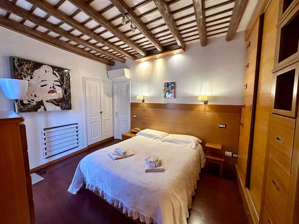 Bedroom, wardrobe