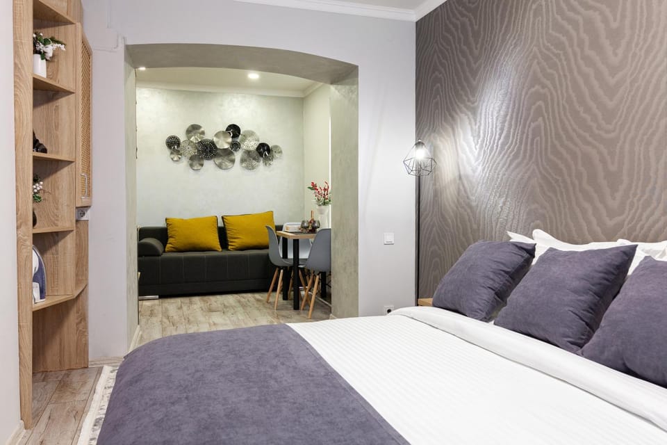 Bed, Living room, Photo of the whole room, Seating area, Bedroom
