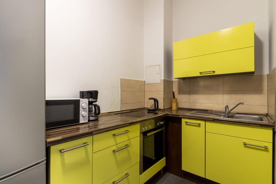 Kitchen or kitchenette, oven