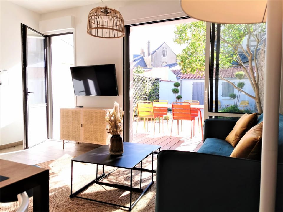 Communal lounge/ TV room, Living room