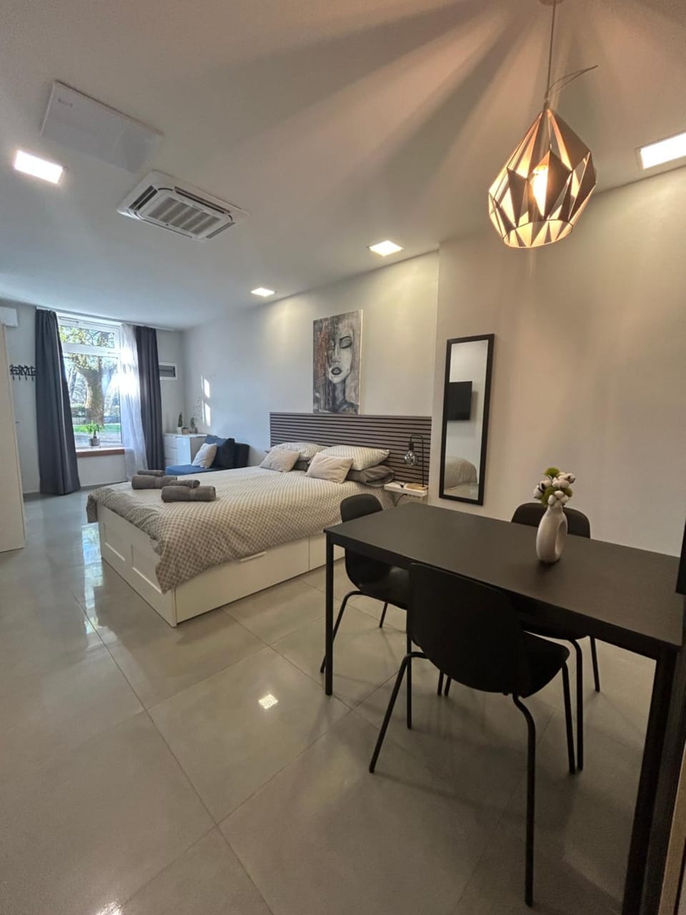 Bed, Seating area, Bedroom, air conditioner