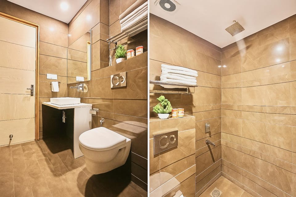 Shower, Toilet, Bathroom, towels