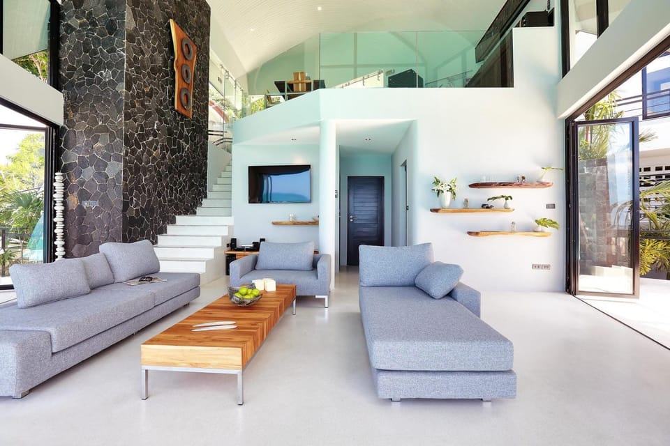 Patio, Communal lounge/ TV room, Day, TV and multimedia, View (from property/room), Balcony/Terrace, Living room, Seating area, Evening entertainment