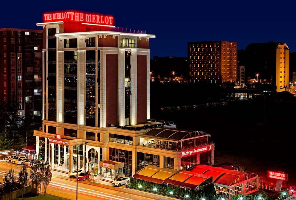 Nearby landmark, Facade/entrance, Off site, Night, Property logo or sign, Neighbourhood, Bird's eye view, City view