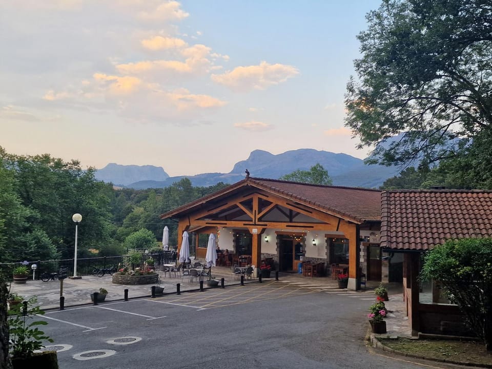 Property building, Restaurant/places to eat
