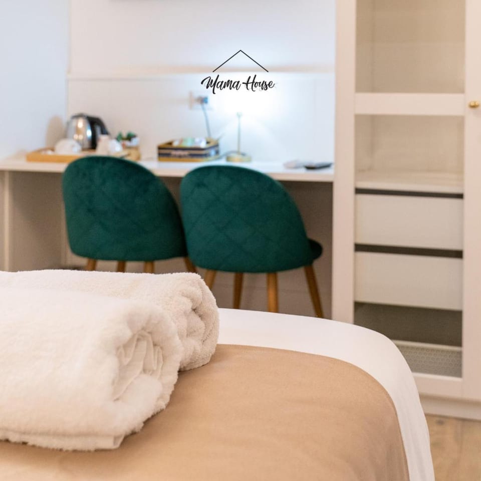 Photo of the whole room, hair dresser