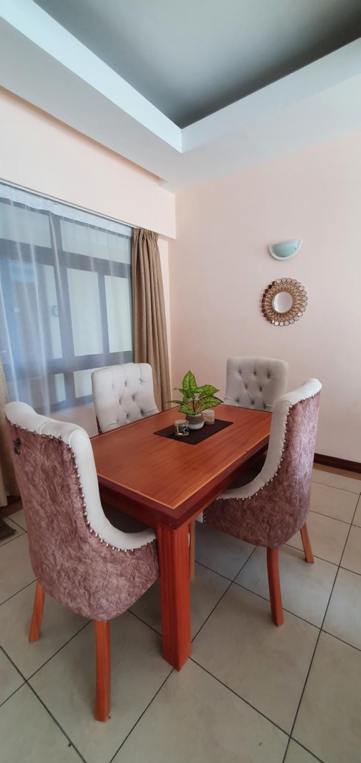 Seating area, Dining area, Dinner, Drinks, Drinks