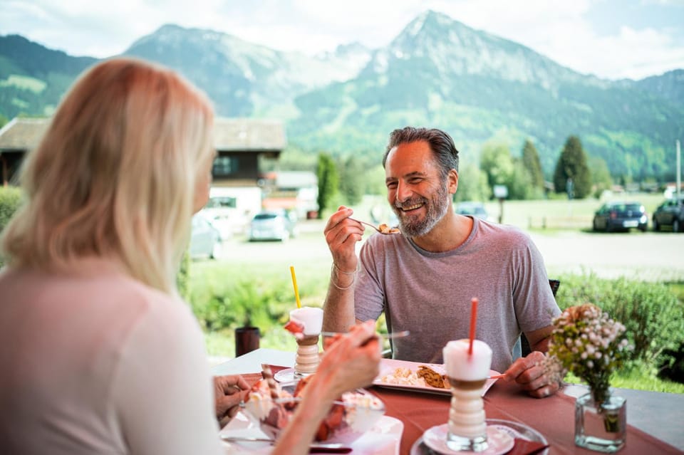 Food and drinks, Guests, Mountain view