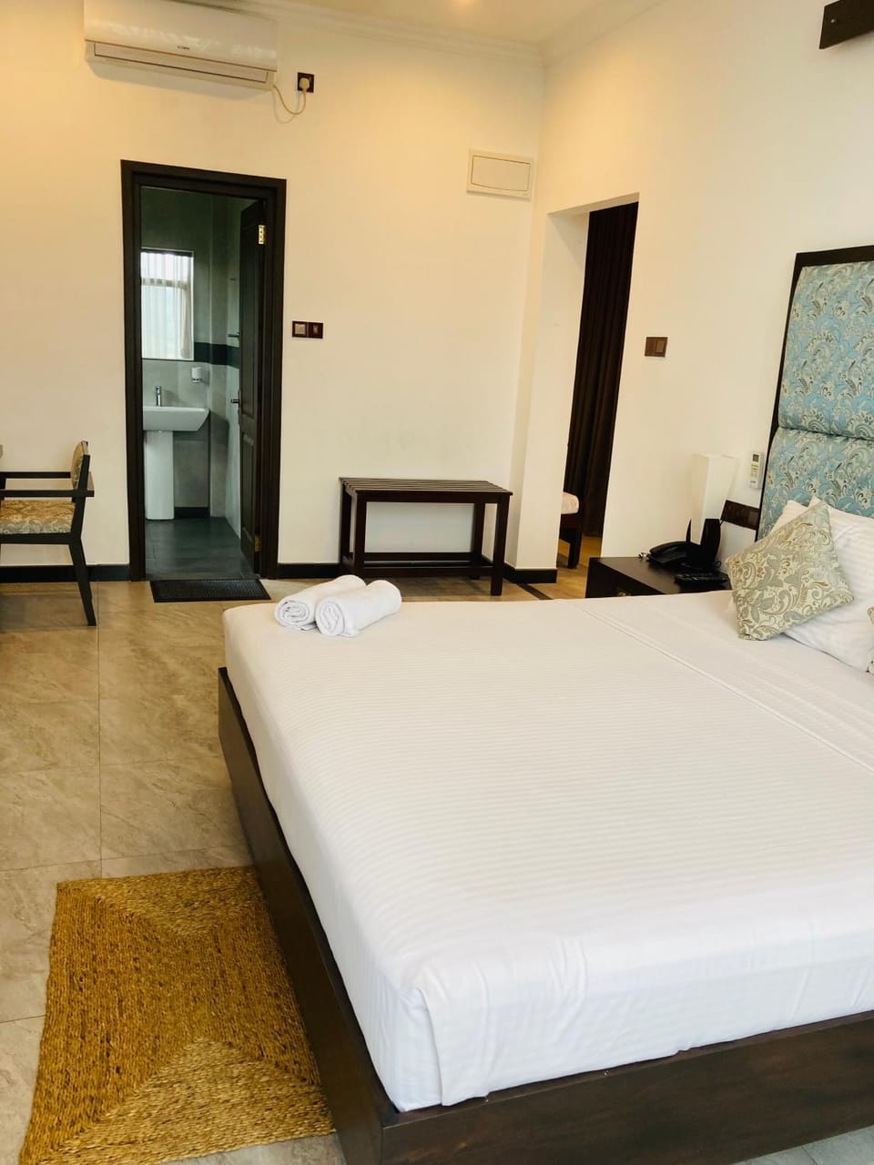 Bed, Photo of the whole room, Bedroom, air conditioner