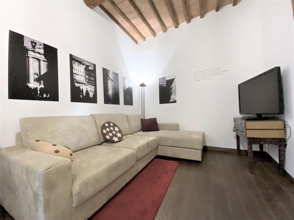 Communal lounge/ TV room, TV and multimedia, Living room, Seating area, Evening entertainment