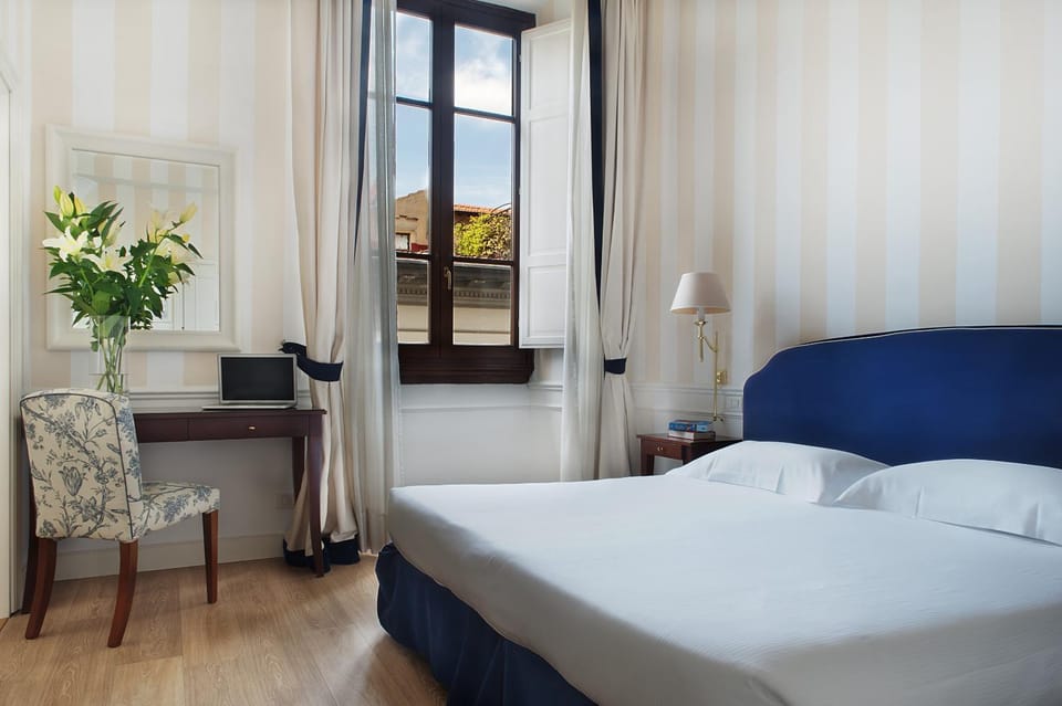 Nearby landmark, Bed, Photo of the whole room, Bedroom